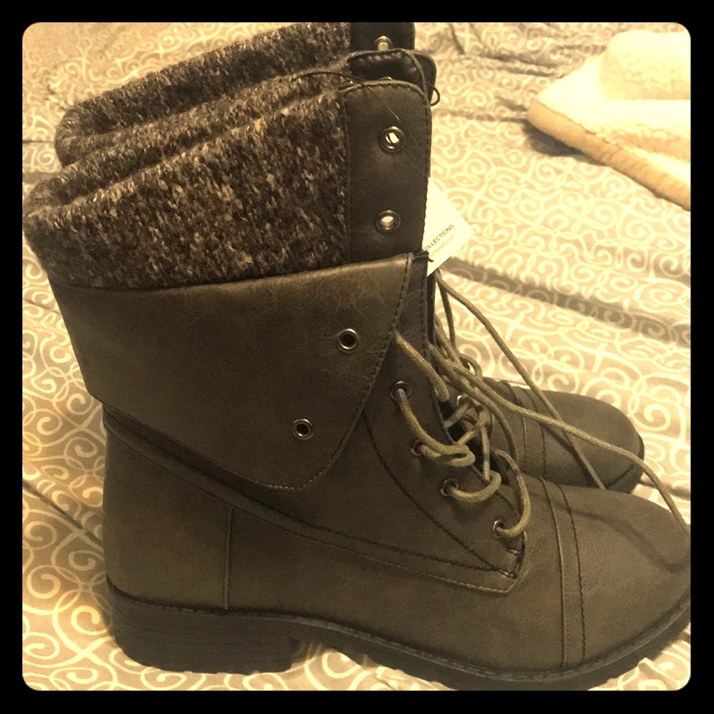 Woman’s Grey Boots Size 10